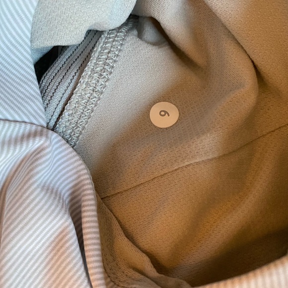 Lululemon gray stripe and white tank top size 6 - Picture 6 of 6